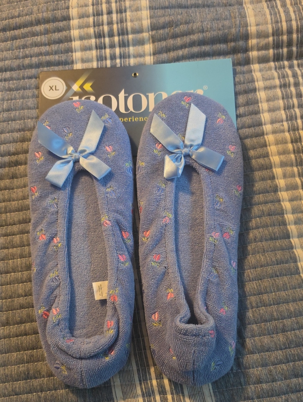 Isotoner Periwinkle Floral Ballet Slipper with Bow Size Xl 9.5/ 10.5